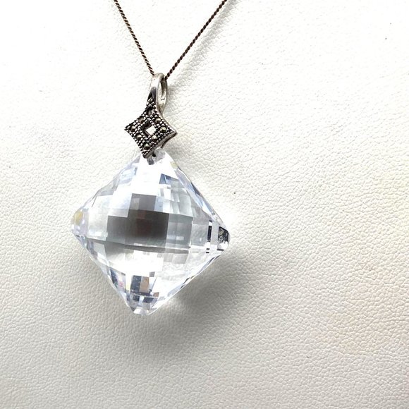 Stunning Faceted Crystal Pendant with Sterling Silver Marcasite Bale on Delicate - Picture 3 of 6
